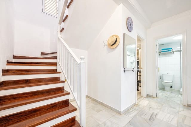 3 chambre Villa/Maison Semi-Mitoyenne à vendre à San Bartolomé de Tirajana avec garage - 359 000 € (Ref: 9843372)