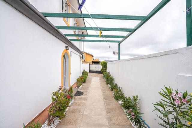3 chambre Villa/Maison Semi-Mitoyenne à vendre à San Bartolomé de Tirajana avec garage - 359 000 € (Ref: 9843372)
