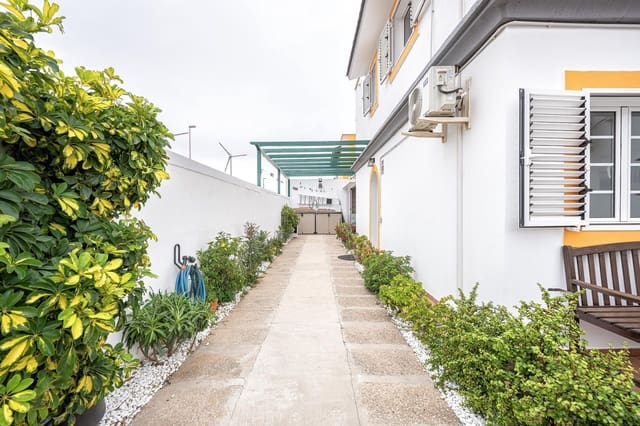 3 chambre Villa/Maison Semi-Mitoyenne à vendre à San Bartolomé de Tirajana avec garage - 359 000 € (Ref: 9843372)