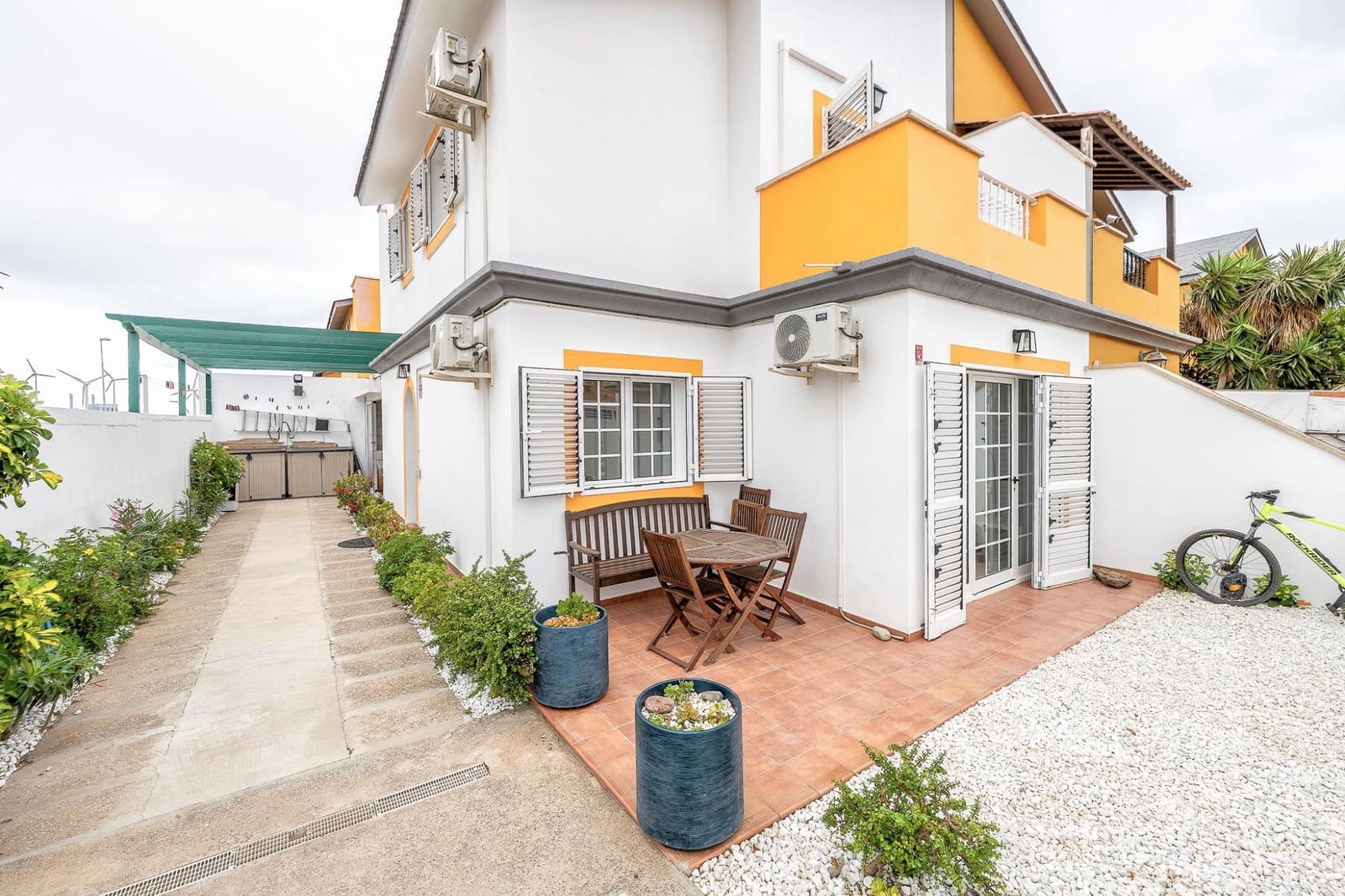 3 bedroom Semi-detached Villa for sale in San Bartolome de Tirajana with garage - € 374,500 (Ref: 9843372)