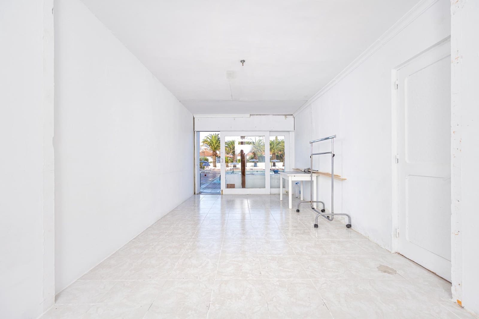 1 bedroom Commercial for sale in San Bartolome de Tirajana with pool - € 162,750 (Ref: 9849326)