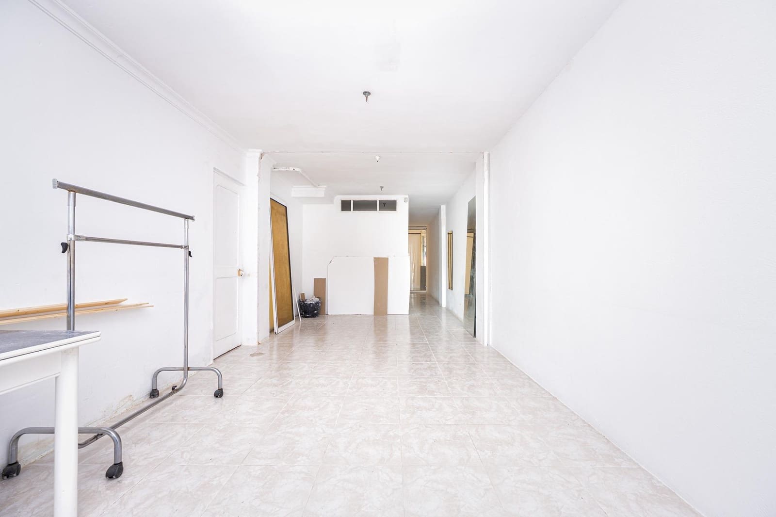 1 bedroom Commercial for sale in San Bartolome de Tirajana with pool - € 162,750 (Ref: 9849326)