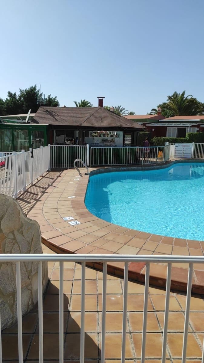 Erhverv til salg i Maspalomas med swimmingpool - € 189.000 (Ref: 9878778)