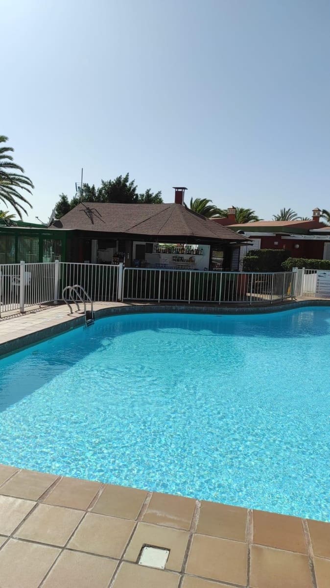 Erhverv til salg i Maspalomas med swimmingpool - € 189.000 (Ref: 9878778)