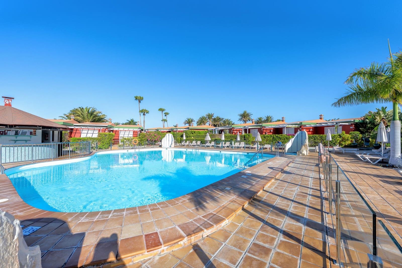 Commercieel te koop in Maspalomas met zwembad - € 189.000 (Ref: 9878778)