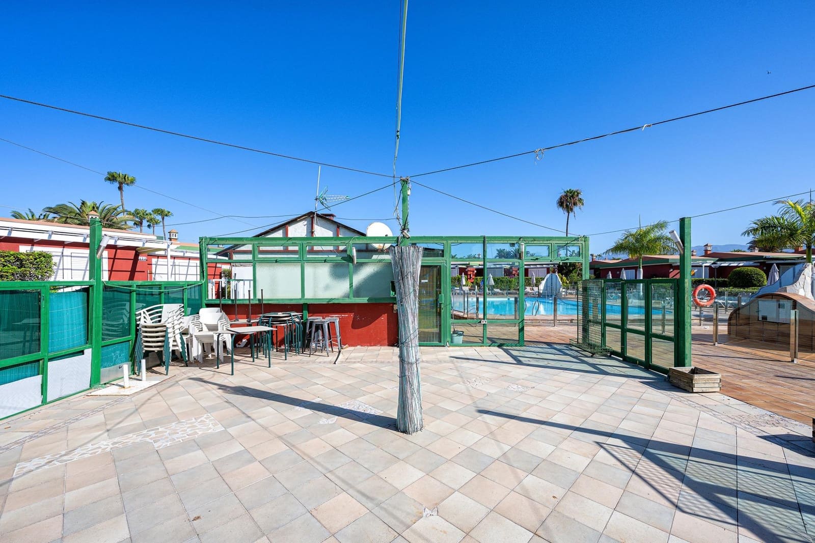 Commercieel te koop in Maspalomas met zwembad - € 189.000 (Ref: 9878778)