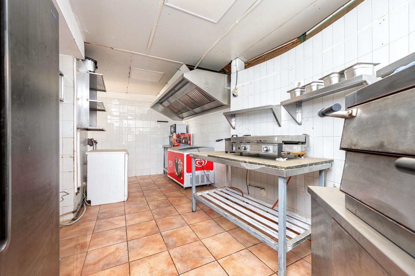 Commercieel te koop in Maspalomas met zwembad - € 189.000 (Ref: 9878778)