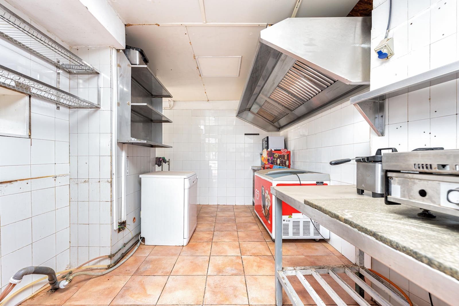 Commercieel te koop in Maspalomas met zwembad - € 189.000 (Ref: 9878778)