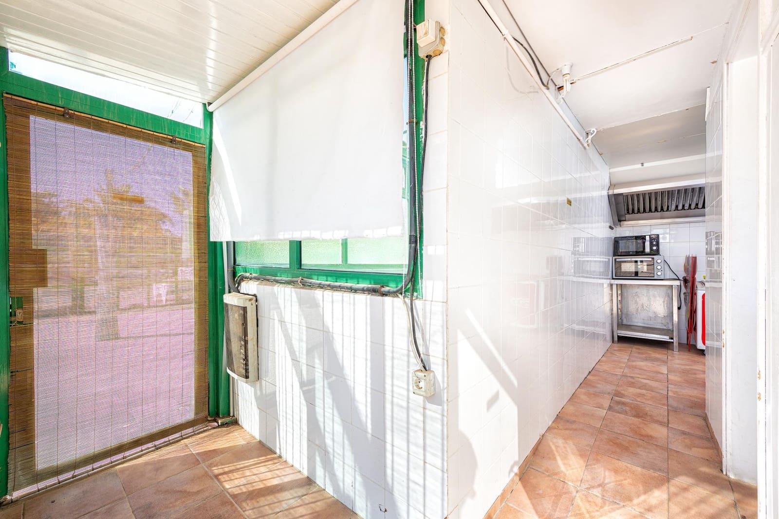 Commercieel te koop in Maspalomas met zwembad - € 189.000 (Ref: 9878778)