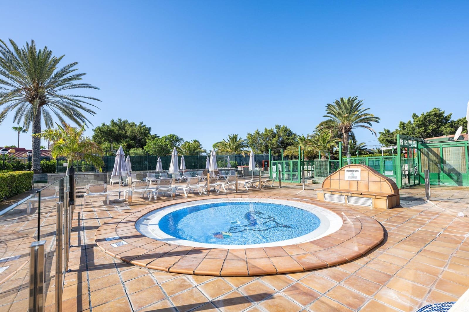Commercieel te koop in Maspalomas met zwembad - € 189.000 (Ref: 9878778)