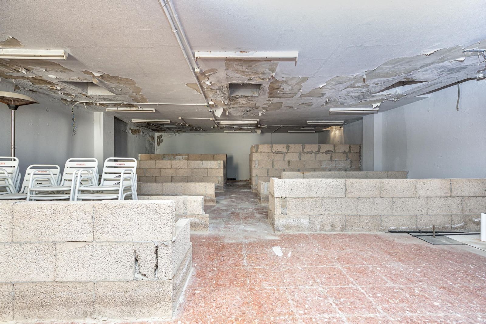 Commercieel te koop in Maspalomas met zwembad - € 189.000 (Ref: 9878778)