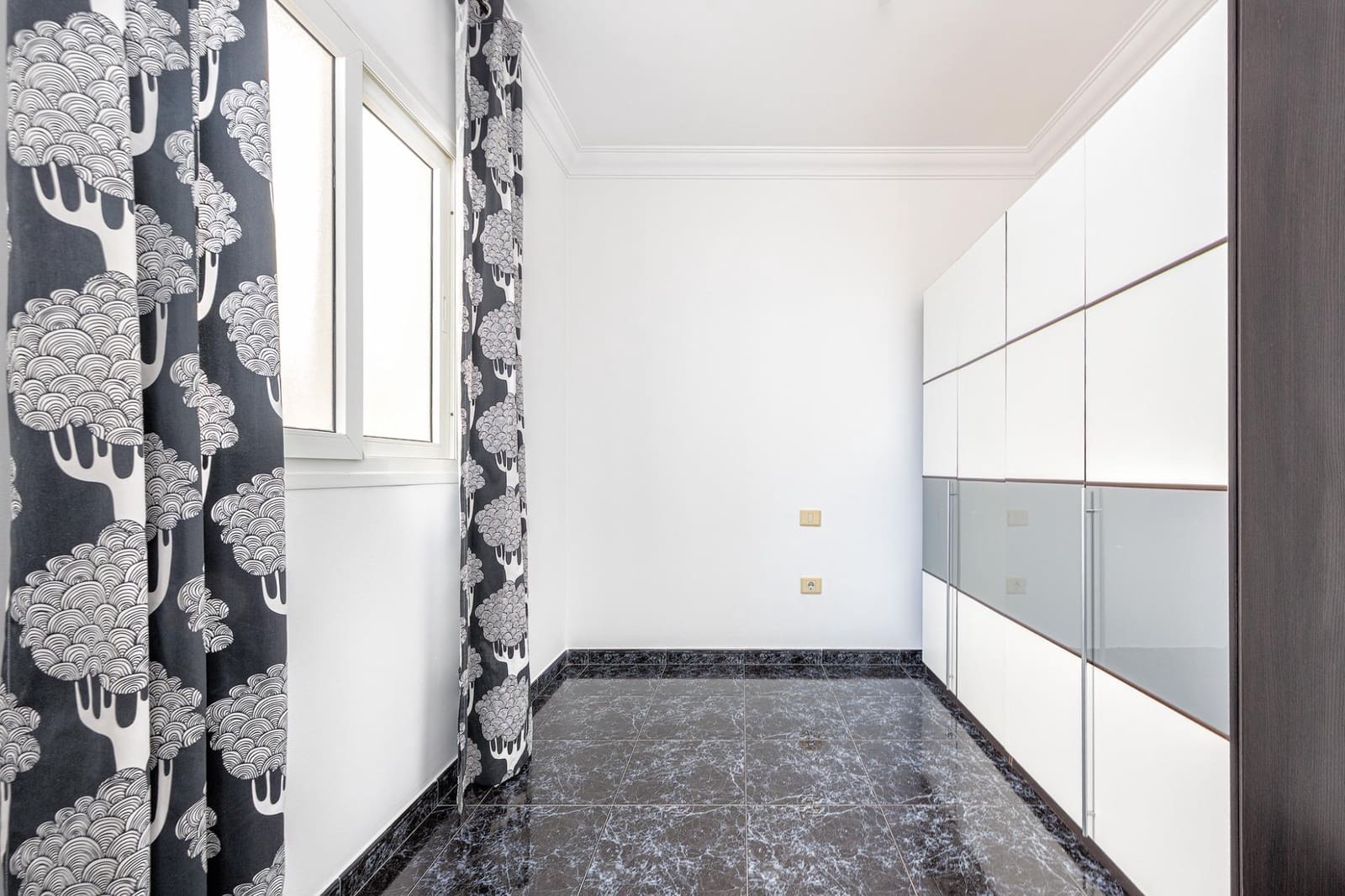3 bedroom Flat for sale in Santa Lucia de Tirajana with garage - € 199,900 (Ref: 9881912)