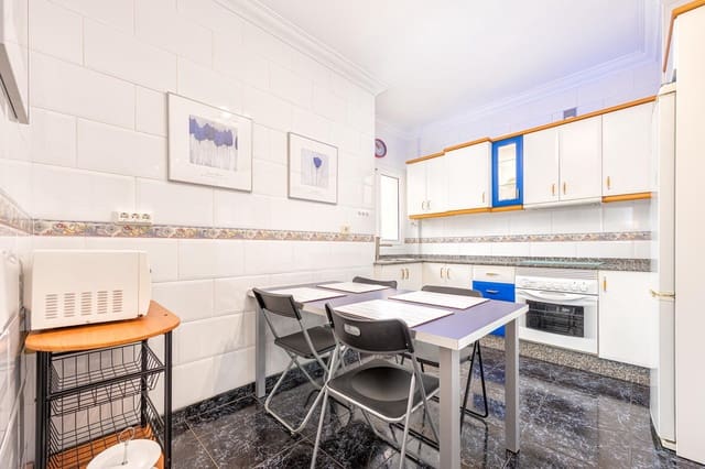Piso de 3 habitaciones en Santa Lucía de Tirajana en venta con garaje - 199.900 € (Ref: 9881912)