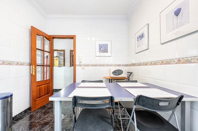 Piso de 3 habitaciones en Santa Lucía de Tirajana en venta con garaje - 199.900 € (Ref: 9881912)