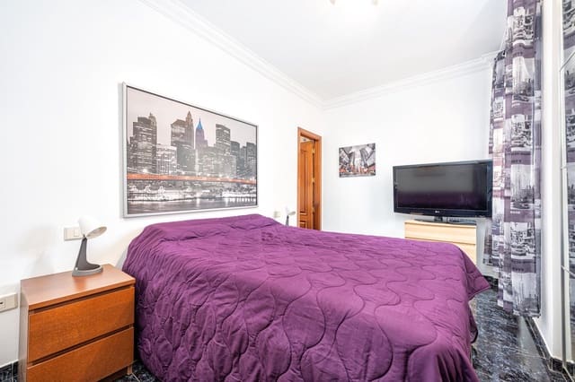 Piso de 3 habitaciones en Santa Lucía de Tirajana en venta con garaje - 199.900 € (Ref: 9881912)