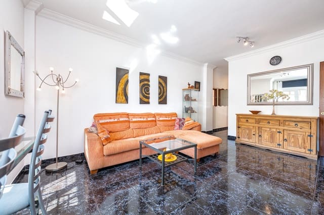 Piso de 3 habitaciones en Santa Lucía de Tirajana en venta con garaje - 199.900 € (Ref: 9881912)