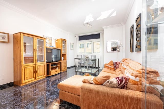 Piso de 3 habitaciones en Santa Lucía de Tirajana en venta con garaje - 199.900 € (Ref: 9881912)