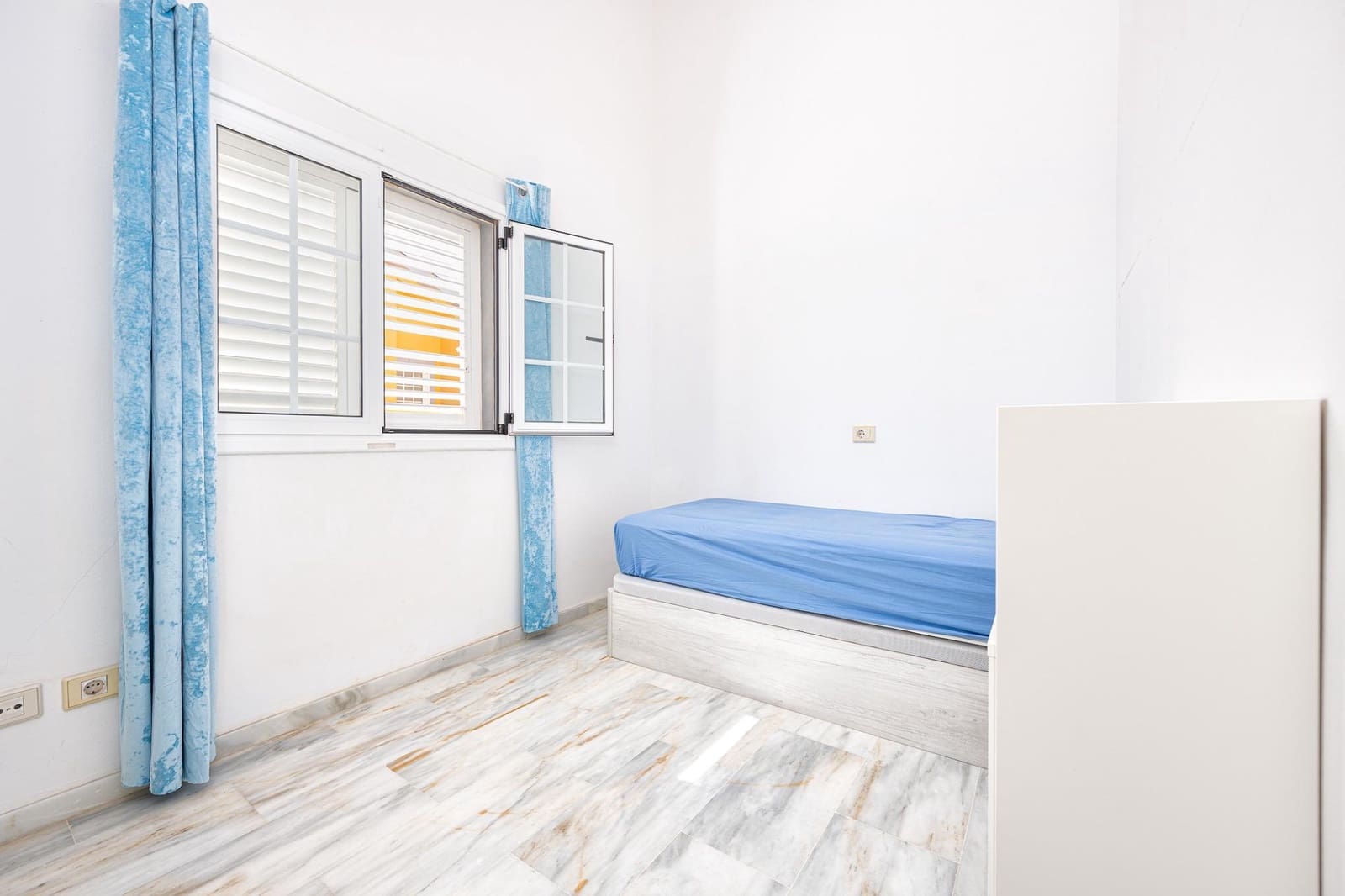 4 bedroom Semi-detached Villa for sale in San Bartolome de Tirajana with garage - € 379,000 (Ref: 9922279)