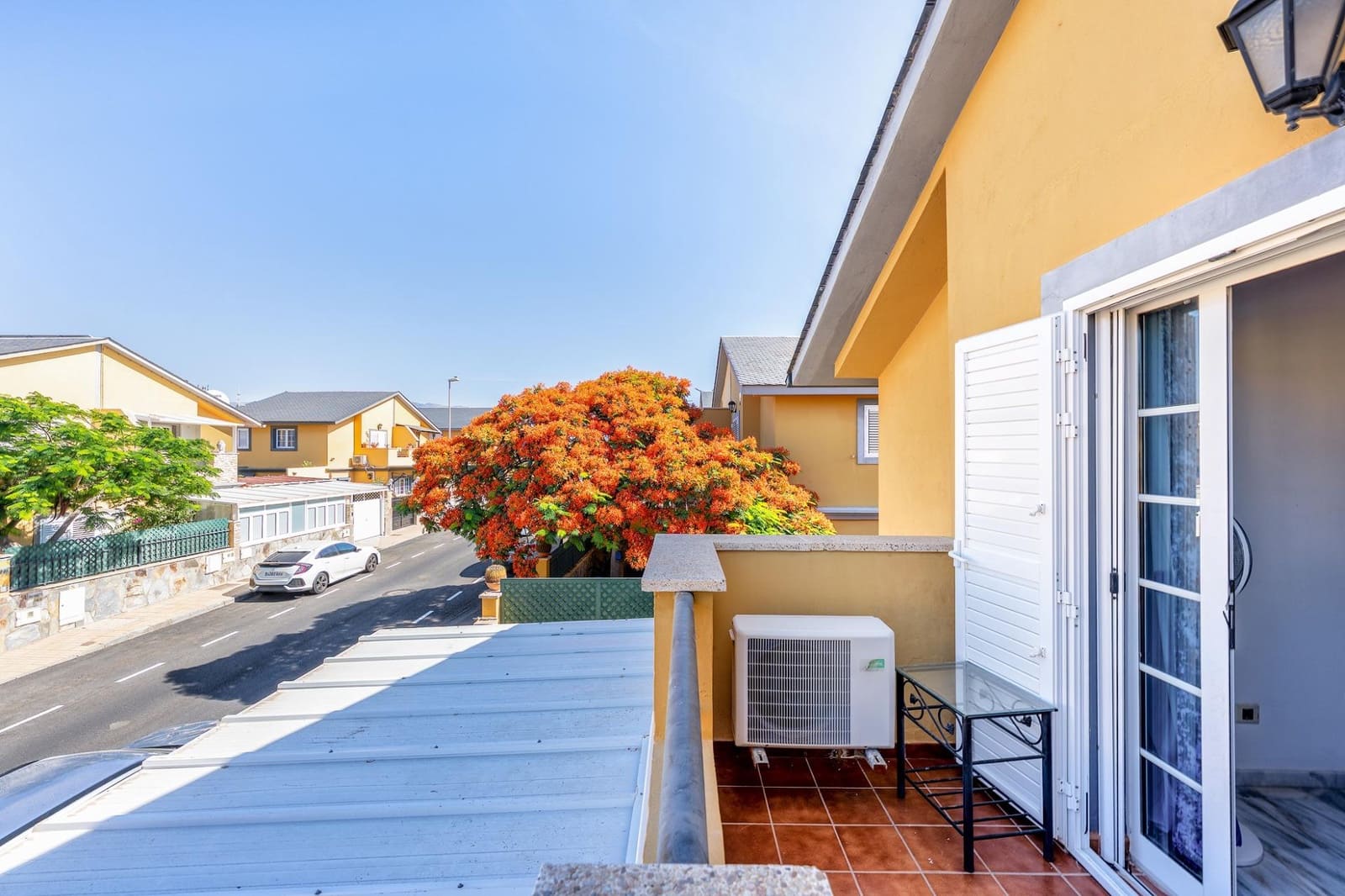 4 bedroom Semi-detached Villa for sale in San Bartolome de Tirajana with garage - € 379,000 (Ref: 9922279)