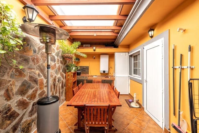 4 sovrum Semi-fristående Villa till salu i San Bartolomé de Tirajana med garage - 379 000 € (Ref: 9922279)