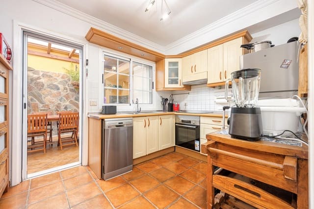 4 sovrum Semi-fristående Villa till salu i San Bartolomé de Tirajana med garage - 379 000 € (Ref: 9922279)