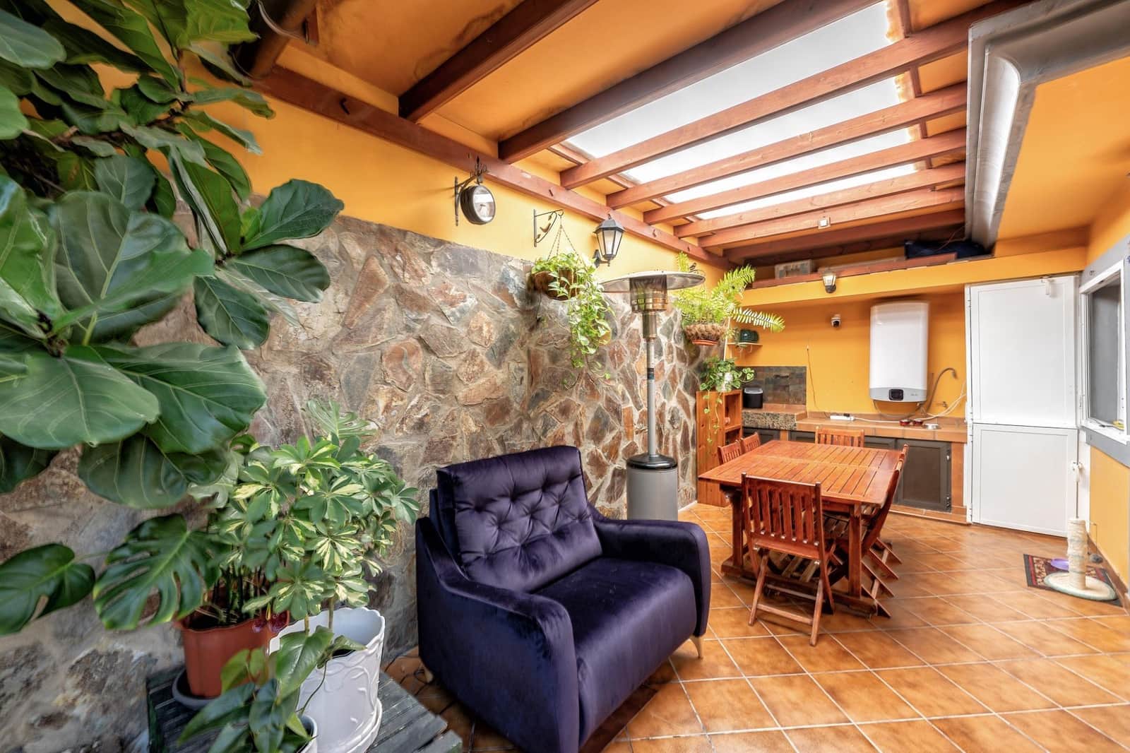 4 bedroom Semi-detached Villa for sale in San Bartolome de Tirajana with garage - € 379,000 (Ref: 9922279)