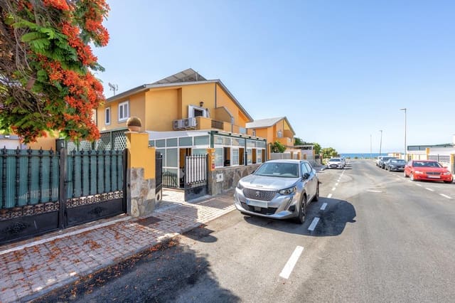 4 sovrum Semi-fristående Villa till salu i San Bartolomé de Tirajana med garage - 379 000 € (Ref: 9922279)