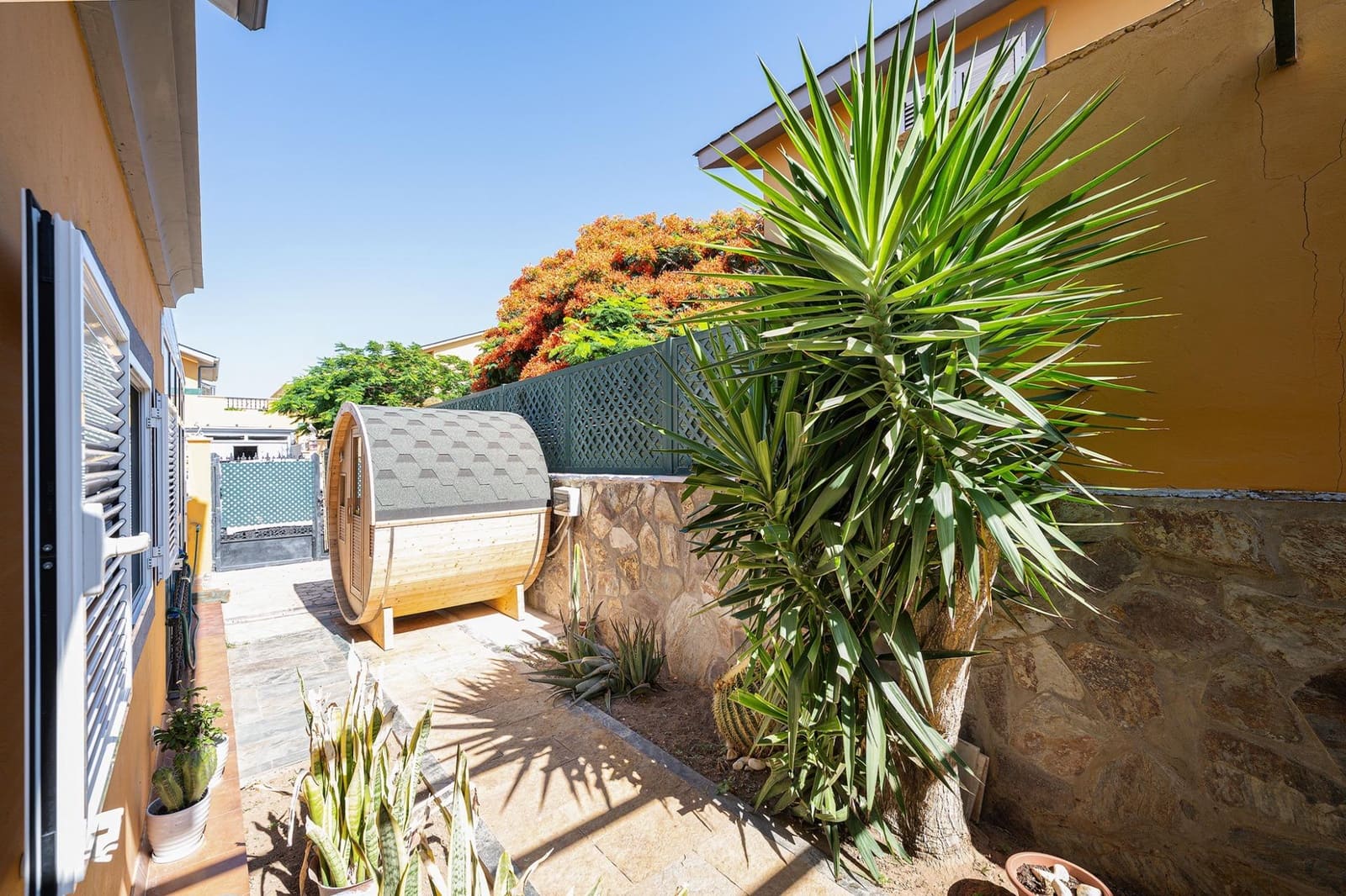 4 bedroom Semi-detached Villa for sale in San Bartolome de Tirajana with garage - € 379,000 (Ref: 9922279)