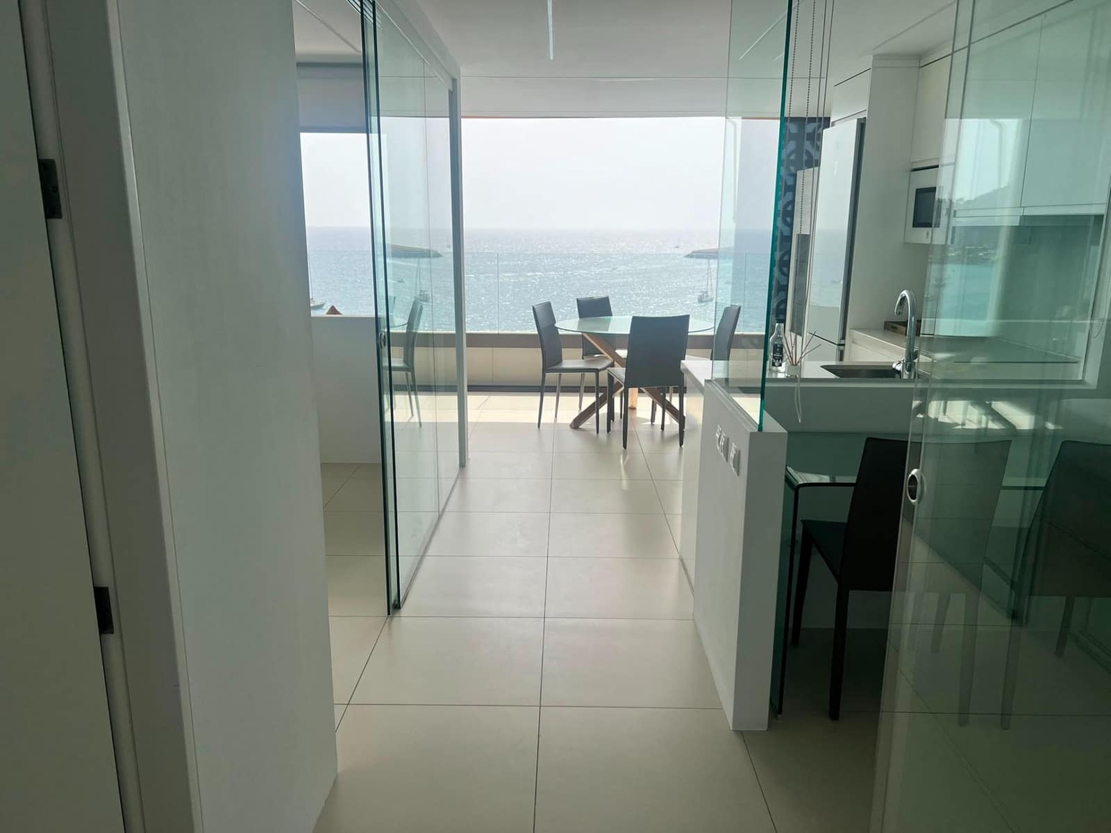 Appartement de 2 chambres à louer à Patalavaca - 2 000 € (Ref: 9939947)