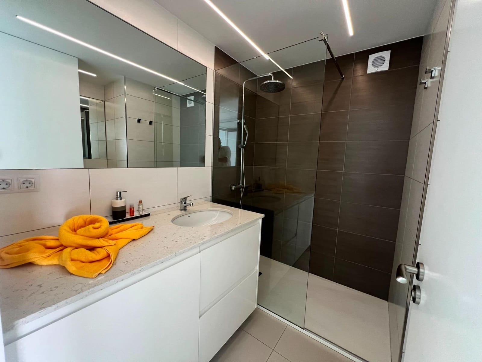 Appartement de 2 chambres à louer à Patalavaca - 2 000 € (Ref: 9939947)
