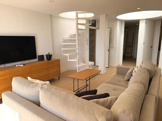 Pareado de 2 habitaciones en Playa del Inglés, San Bartolomé de Tirajana en venta con piscina - 1.000.000 € (Ref: 9954216)