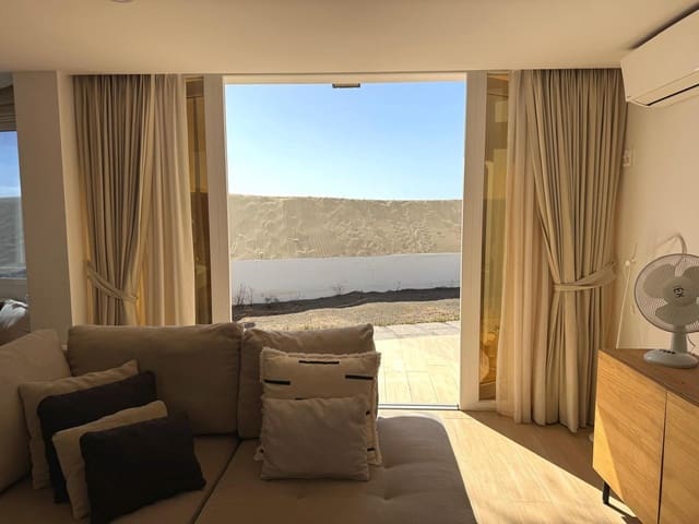 Pareado de 2 habitaciones en Playa del Inglés, San Bartolomé de Tirajana en venta con piscina - 1.000.000 € (Ref: 9954216)