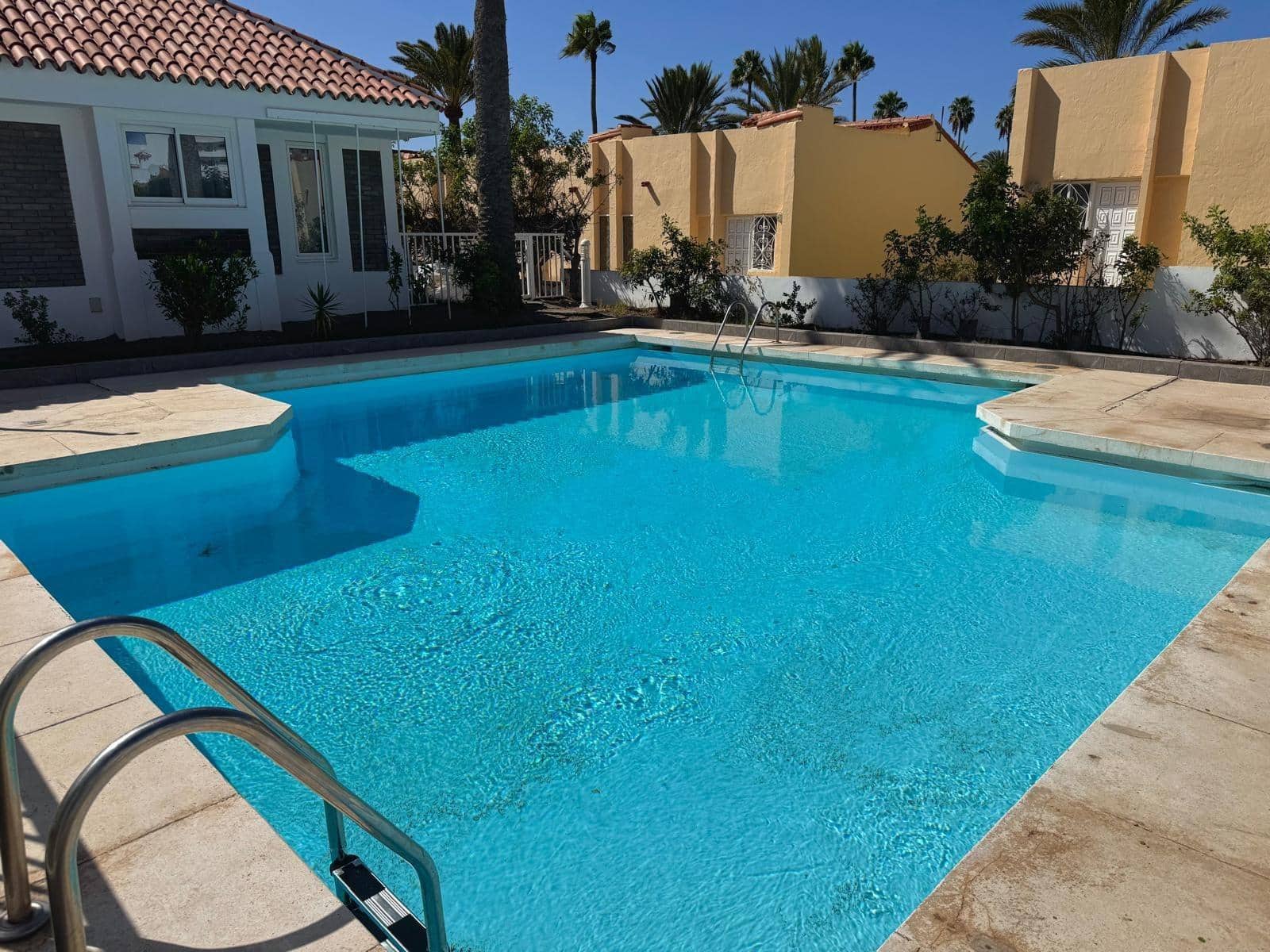 Pareado de 2 habitaciones en Playa del Inglés en venta con piscina - 1.000.000 € (Ref: 9954216)