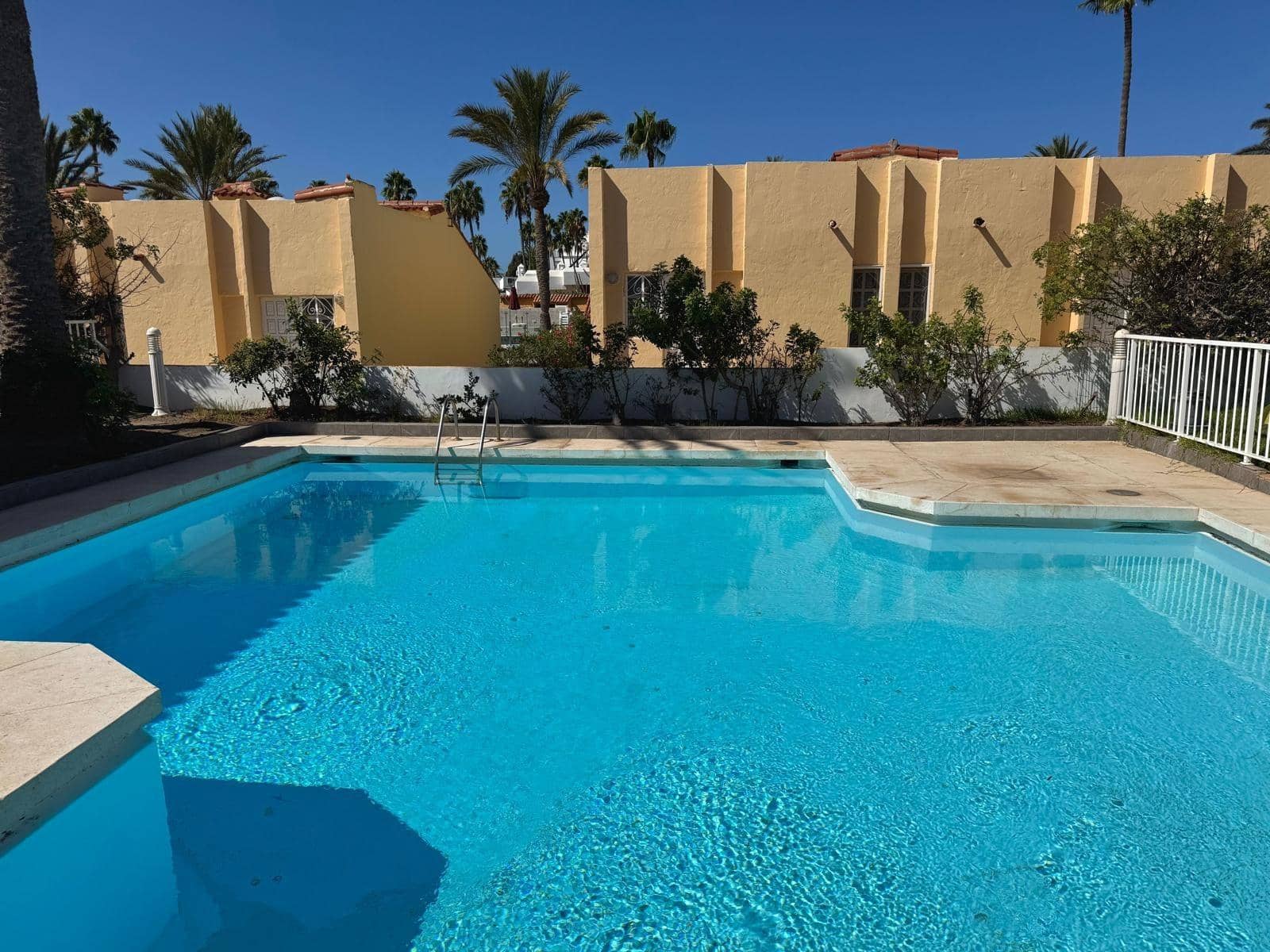 Pareado de 2 habitaciones en Playa del Inglés en venta con piscina - 1.000.000 € (Ref: 9954216)