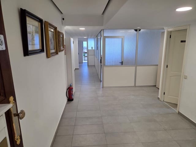 Kontor til leie i Playa del Inglés, San Bartolomé de Tirajana med garasje - € 1 100 (Ref: 9982979)