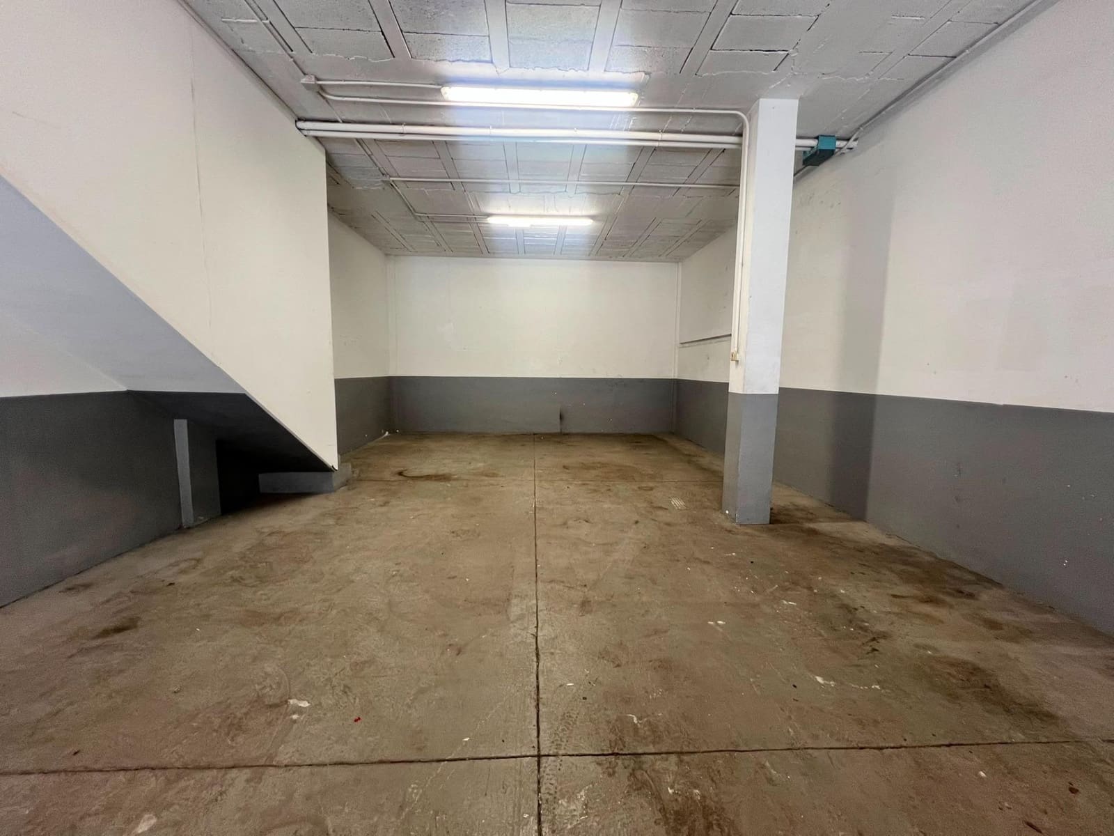 Kaupallinen vuokrattavana paikassa San Bartolome de Tirajana mukana 
autotalli - 950 € (Ref: 9994212)