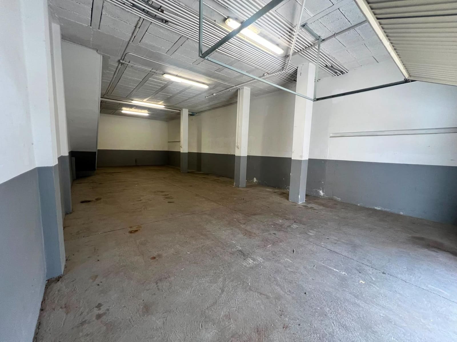 Kaupallinen vuokrattavana paikassa San Bartolome de Tirajana mukana 
autotalli - 950 € (Ref: 9994212)