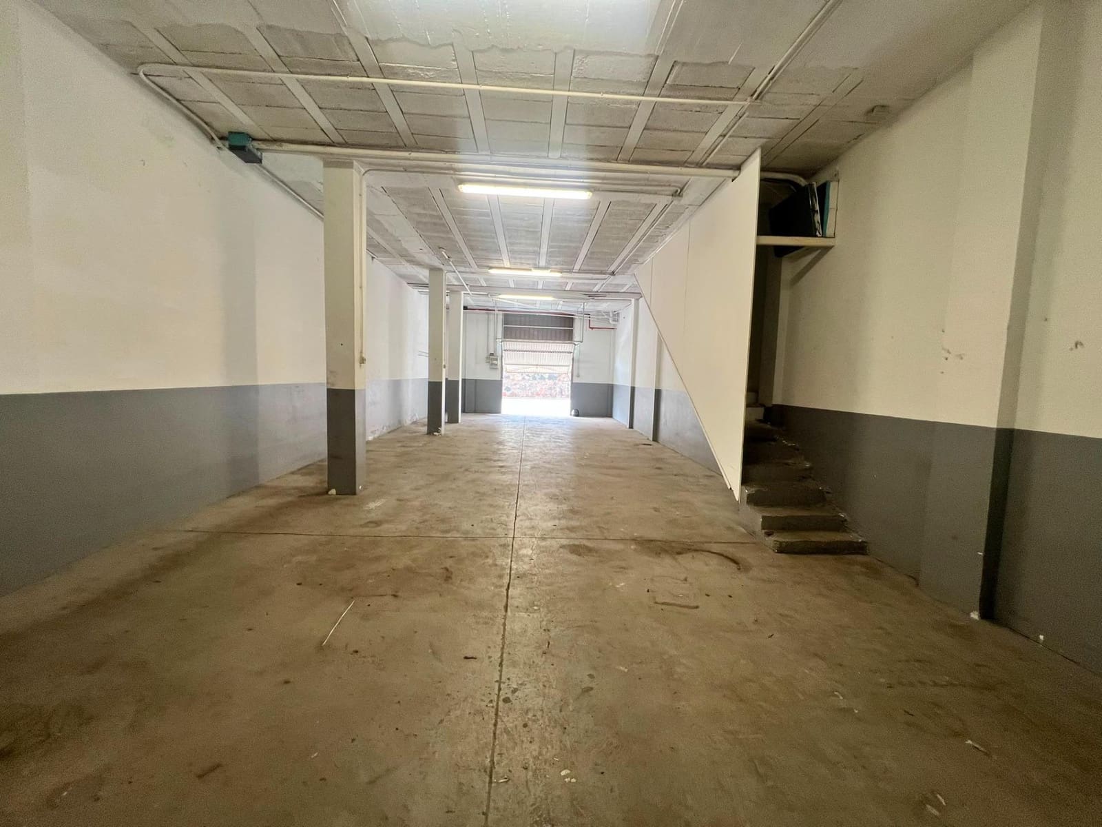 Kaupallinen vuokrattavana paikassa San Bartolome de Tirajana mukana 
autotalli - 950 € (Ref: 9994212)