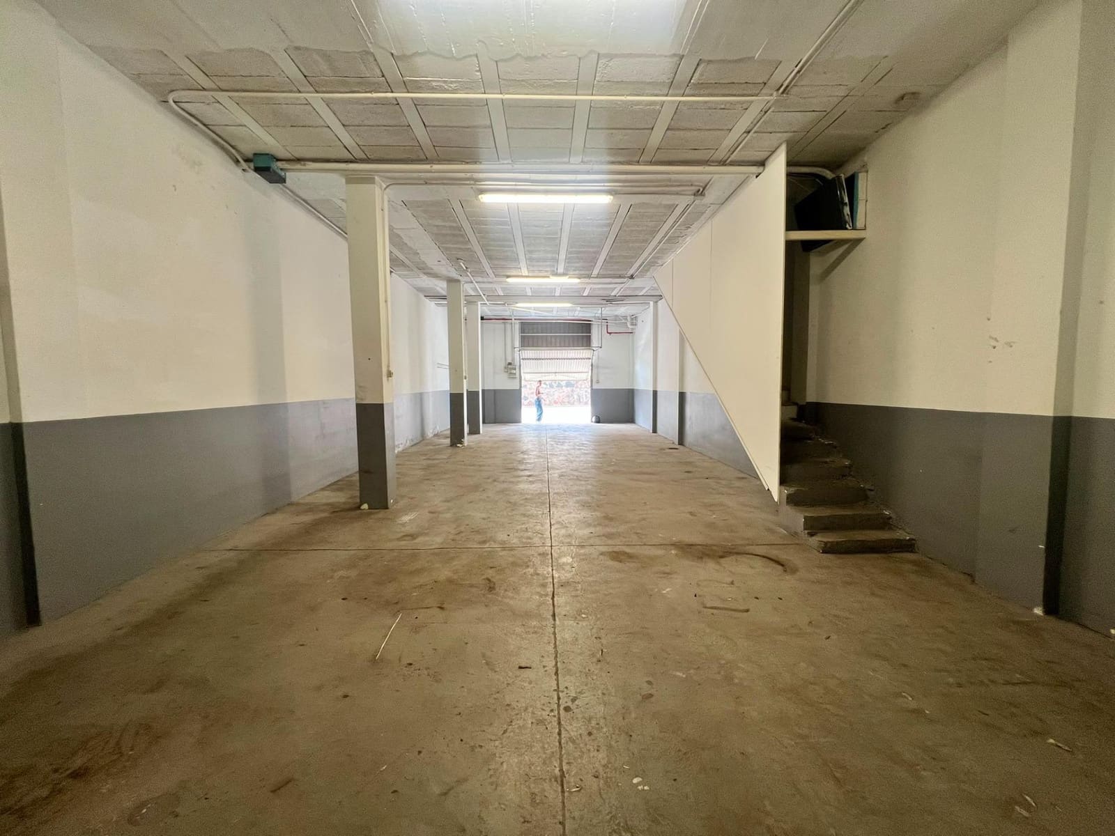 Kaupallinen vuokrattavana paikassa San Bartolome de Tirajana mukana 
autotalli - 950 € (Ref: 9994212)