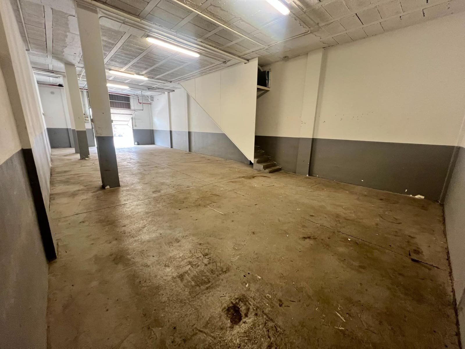 Kaupallinen vuokrattavana paikassa San Bartolome de Tirajana mukana 
autotalli - 950 € (Ref: 9994212)