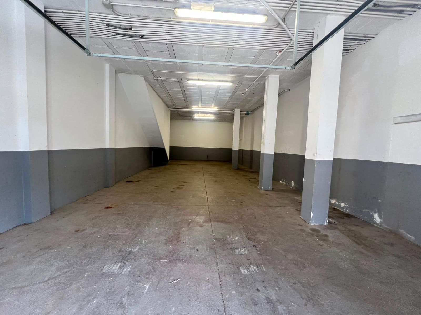 Kaupallinen vuokrattavana paikassa San Bartolome de Tirajana mukana 
autotalli - 950 € (Ref: 9994212)