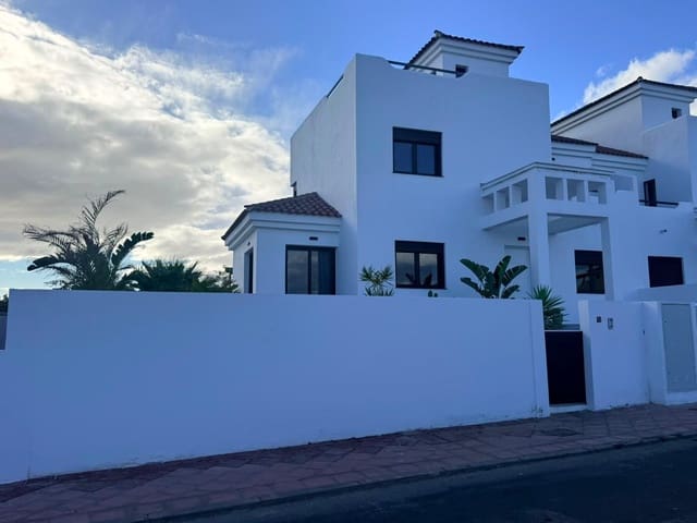 4 bedroom Villa for sale in Golf del Sur, San Miguel de Abona with pool garage - € 749,900 (Ref: 10012800)