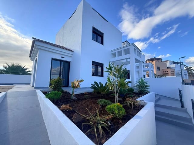4 bedroom Villa for sale in Golf del Sur, San Miguel de Abona with pool garage - € 749,900 (Ref: 10012800)