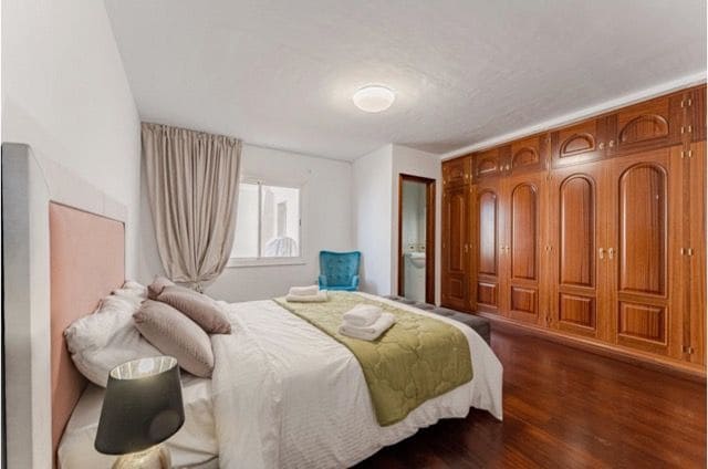 8 bedroom Villa for sale in El Sauzal with pool garage - € 2,800,000 (Ref: 10044440)