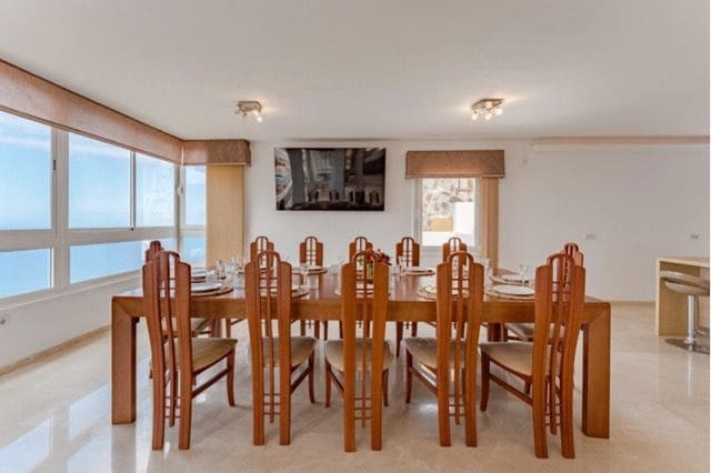 8 bedroom Villa for sale in El Sauzal with pool garage - € 2,800,000 (Ref: 10044440)