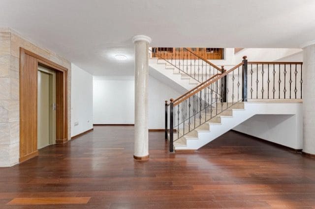 8 bedroom Villa for sale in El Sauzal with pool garage - € 2,800,000 (Ref: 10044440)