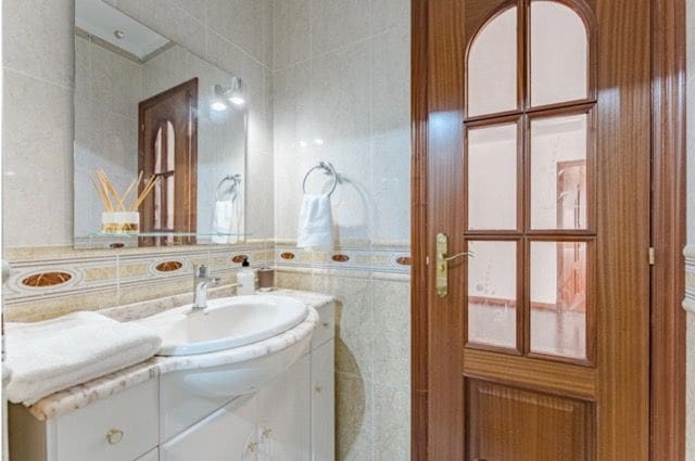 8 bedroom Villa for sale in El Sauzal with pool garage - € 2,800,000 (Ref: 10044440)
