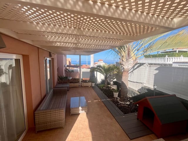 3 soverom Kjedet enebolig til salgs i El Madroñal, Adeje med svømmebasseng garasje - € 799 000 (Ref: 10074885)