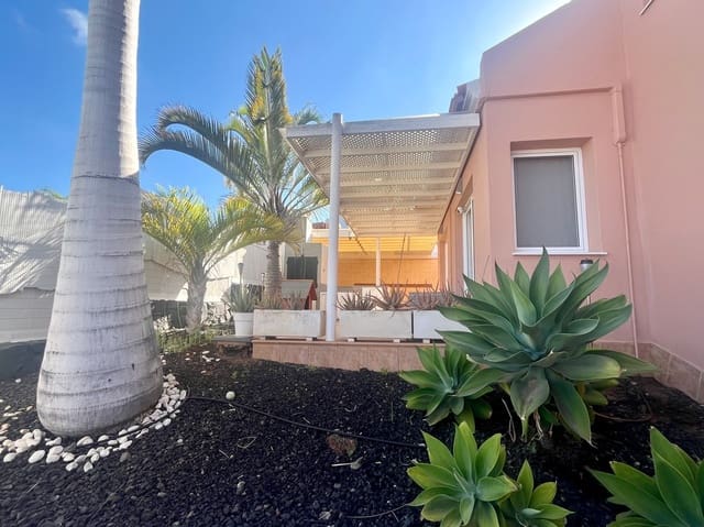3 soverom Kjedet enebolig til salgs i El Madroñal, Adeje med svømmebasseng garasje - € 799 000 (Ref: 10074885)
