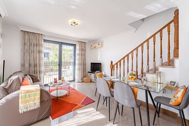 3 sovrum Semi-fristående Villa till salu i El Madroñal, Adeje med pool garage - 790 000 € (Ref: 10074886)